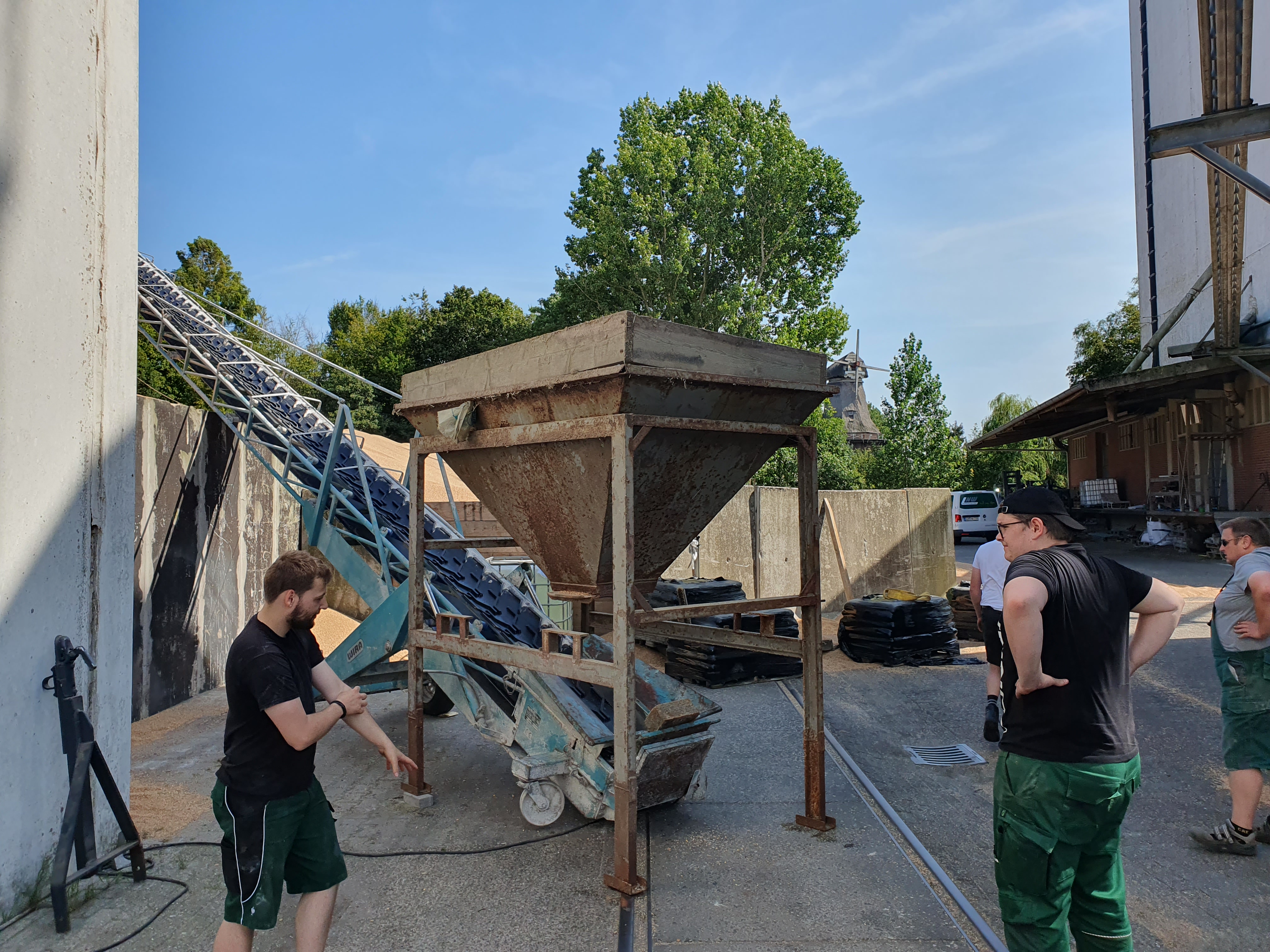 newsimages/151-Ernte 2025 Berg Marienhafe4.jpg